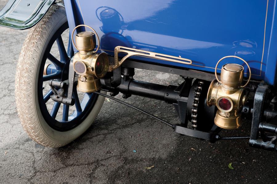  Cadillac Model F 4-Passenger Touring 1904 года  (фото 4 из 19)